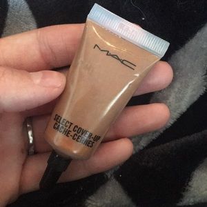 MAC Select Cover Up